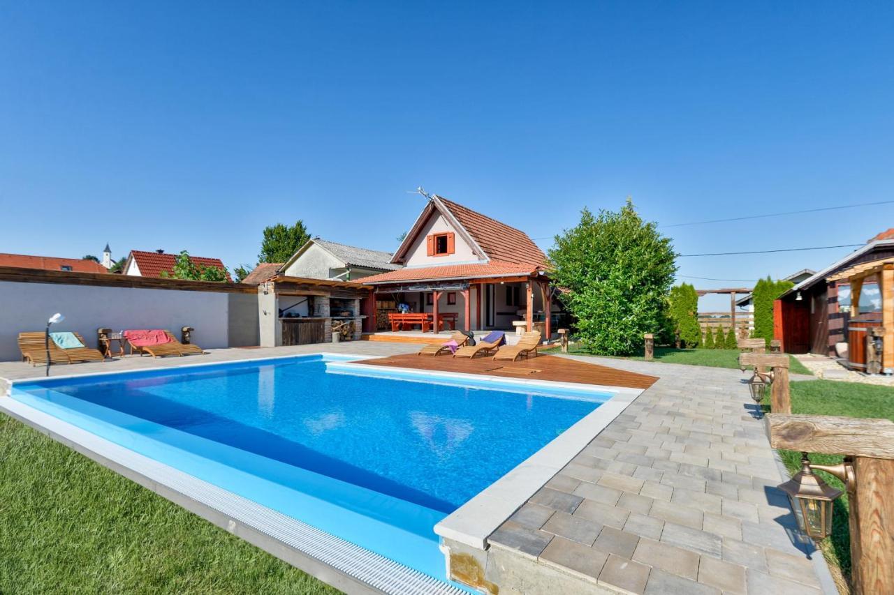 Holiday Home Dika Sveti Martin Na Muri Ngoại thất bức ảnh